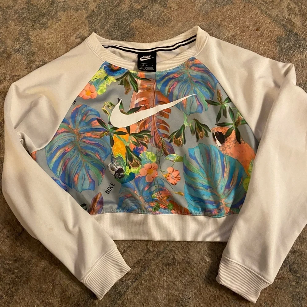 Nike Women Hyper Femme M Pullover Sweatshirt Tropical Island Graphic White Crop